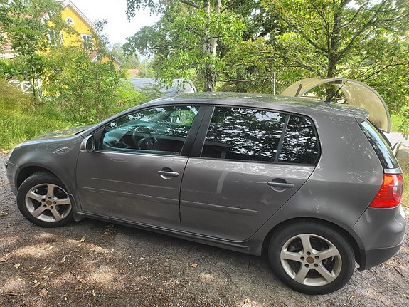 Volkswagen Golf V 5 of 7