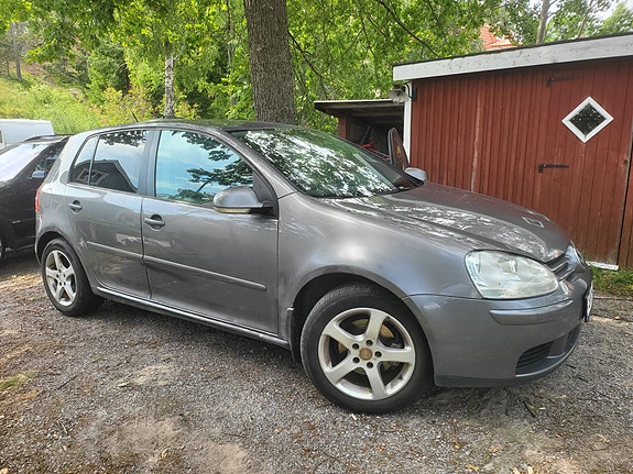 Volkswagen Golf V 2 of 7