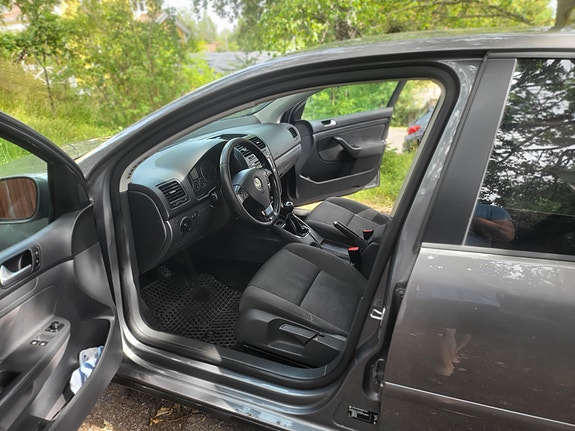 Volkswagen Golf V 3 of 7