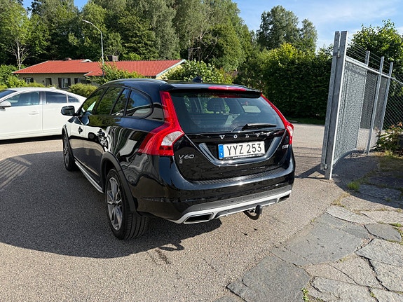 Volvo V60 Cross Country 4 of 5