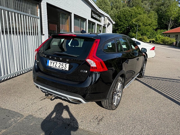 Volvo V60 Cross Country 3 of 5