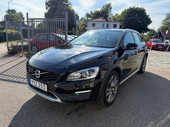 Volvo V60 Cross Country 2 of 5