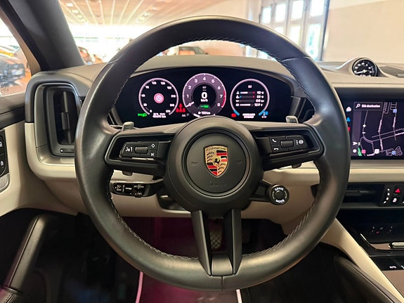 Porsche Cayenne 20 of 28