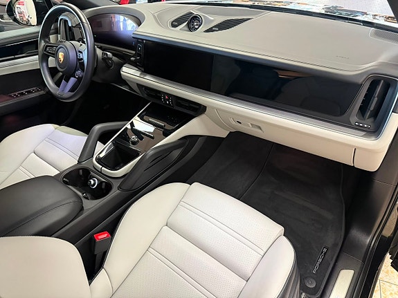 Porsche Cayenne 18 of 28
