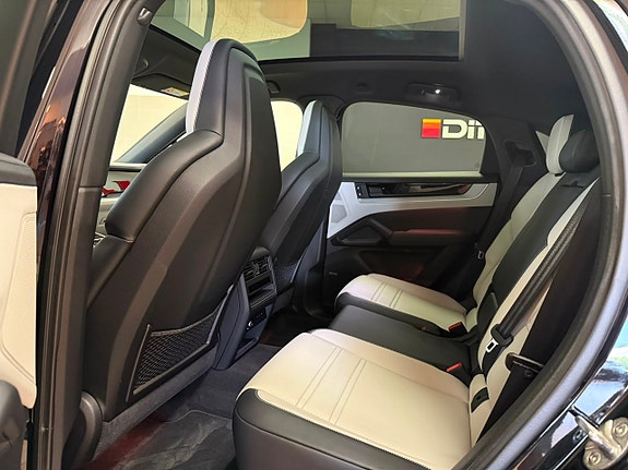 Porsche Cayenne 16 of 28
