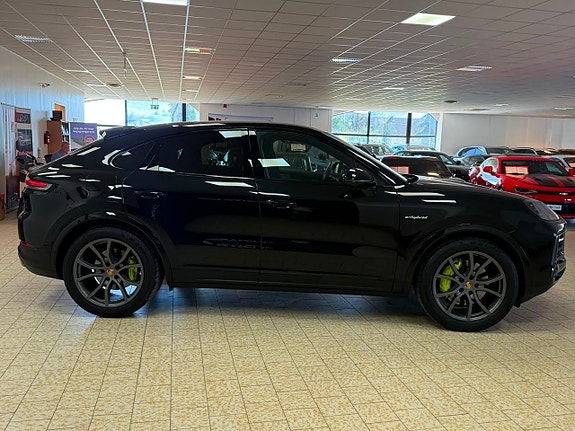 Porsche Cayenne 8 of 28