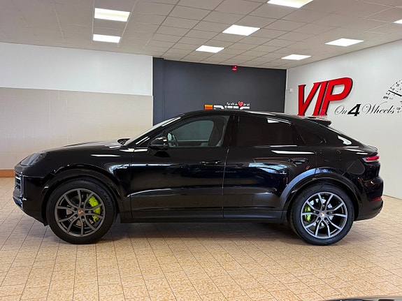 Porsche Cayenne 4 of 5