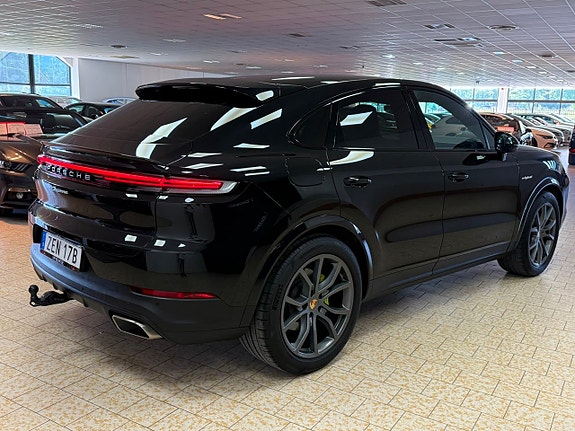 Porsche Cayenne 7 of 28