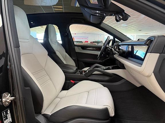 Porsche Cayenne 19 of 28