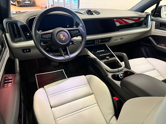 Porsche Cayenne 15 of 28