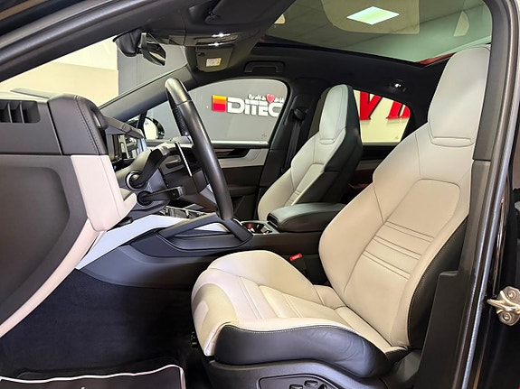 Porsche Cayenne 14 of 28
