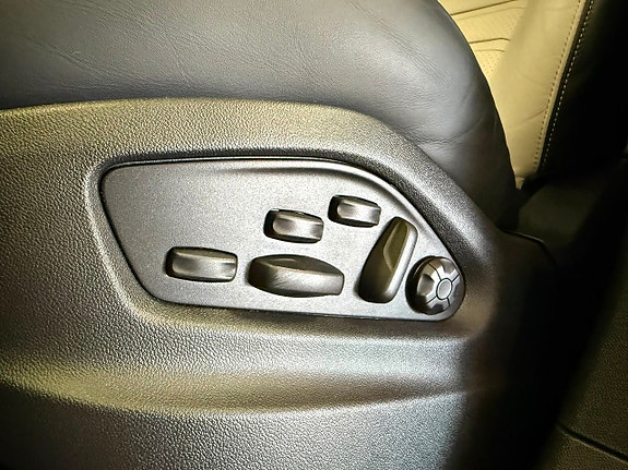 Porsche Cayenne 27 of 28