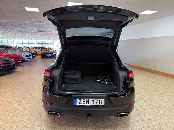 Porsche Cayenne 11 of 28