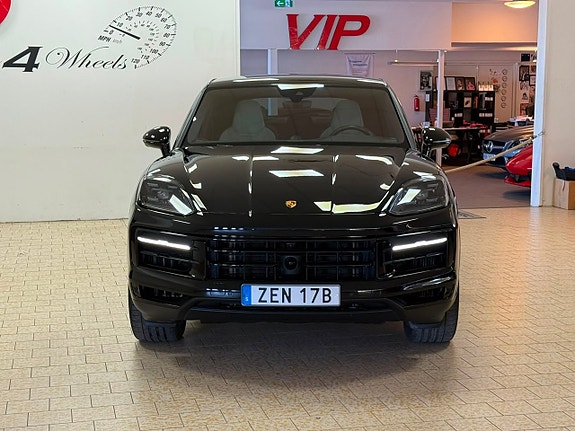 Porsche Cayenne 10 of 28