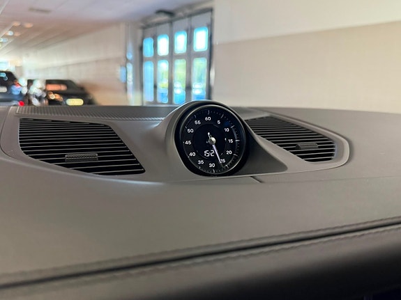Porsche Cayenne 25 of 28