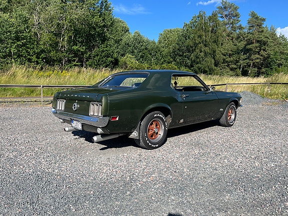 Ford Mustang 4 of 5