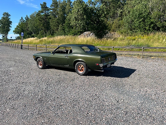 Ford Mustang 2 of 5