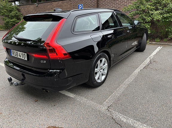 Volvo V90 2 of 5