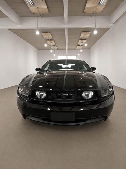 Ford Mustang 3 of 5