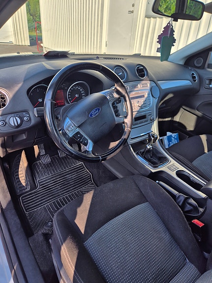 Ford Mondeo 11 of 16