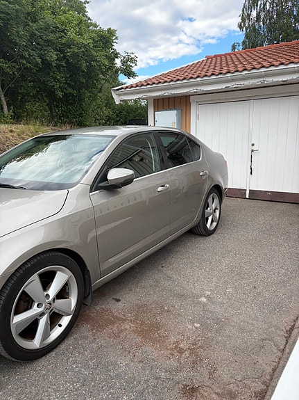 Skoda Octavia 2 of 6