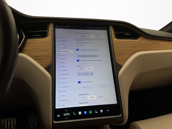 Tesla Model S 21 of 30