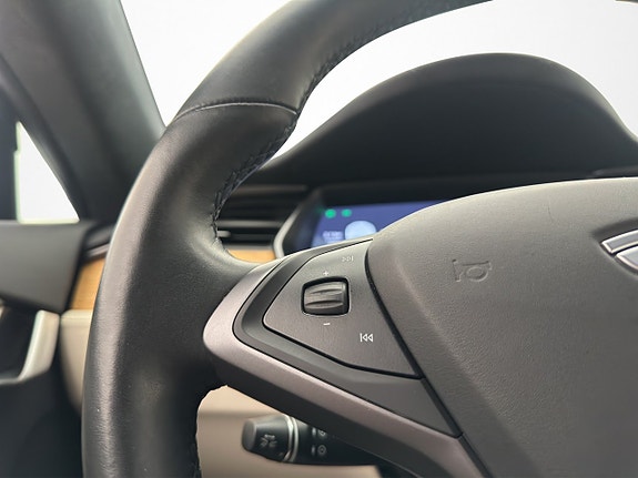 Tesla Model S 16 of 30
