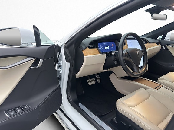 Tesla Model S 11 of 30