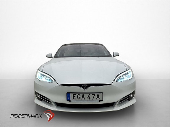 Tesla Model S 2 of 5