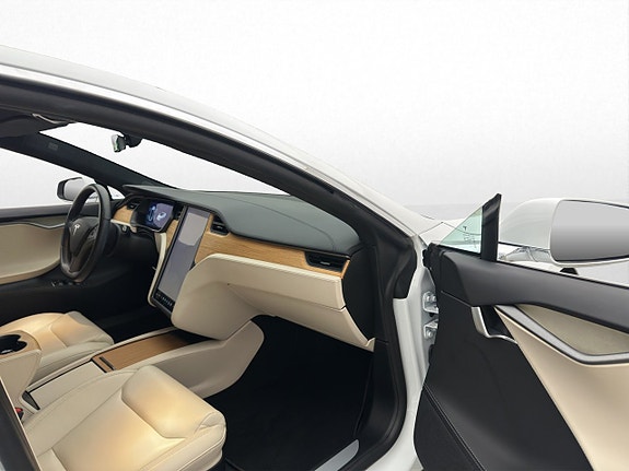 Tesla Model S 29 of 30