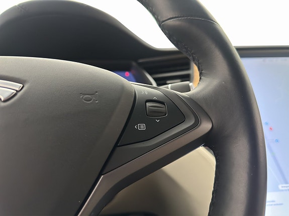 Tesla Model S 18 of 30