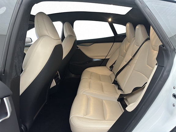 Tesla Model S 27 of 30