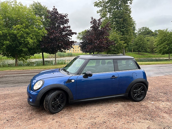 MINI Cooper 2 of 5