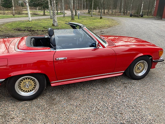 Mercedes-Benz 350 SL 3 of 5