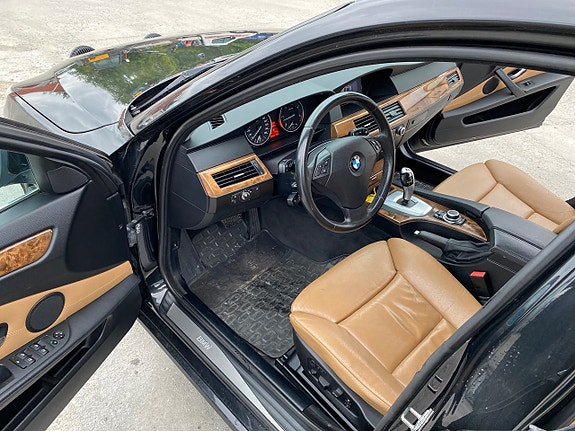 BMW 530d 4 of 5