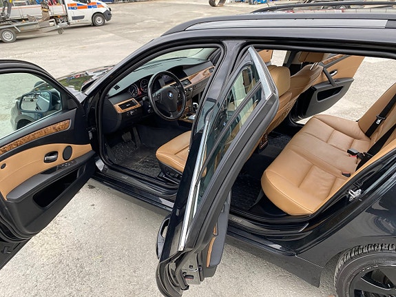 BMW 530d 3 of 5