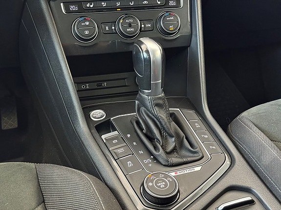 Volkswagen Tiguan 16 of 23