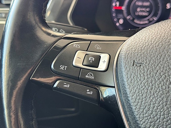 Volkswagen Tiguan 15 of 23