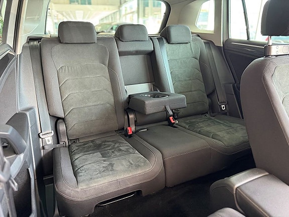 Volkswagen Tiguan 12 of 23