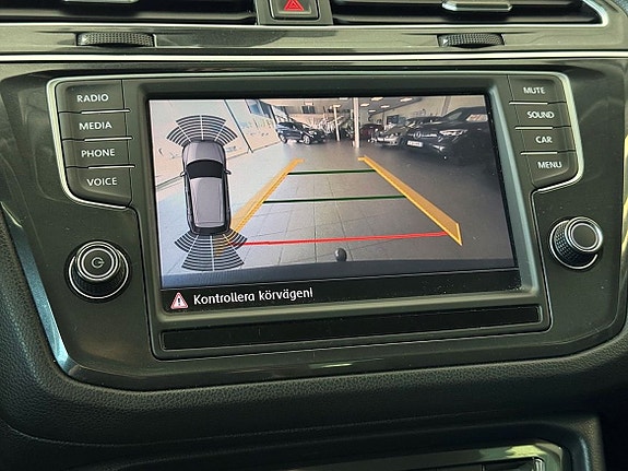 Volkswagen Tiguan 18 of 23