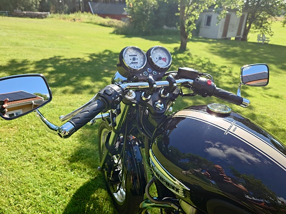 Triumph THRUXTON 4 of 11