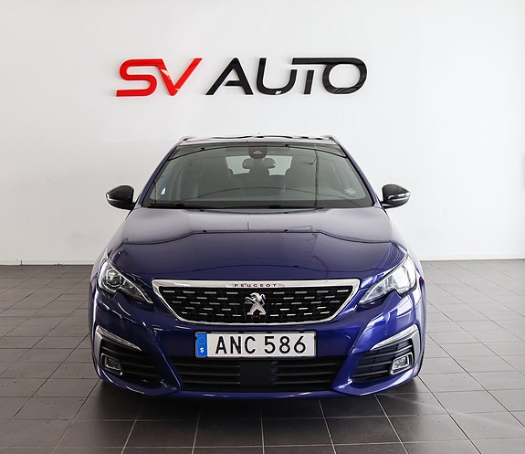 Peugeot 308 SW 2 of 5