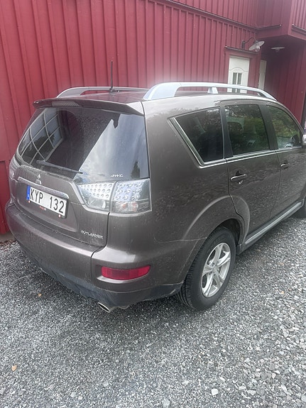 Mitsubishi Outlander 2 of 5