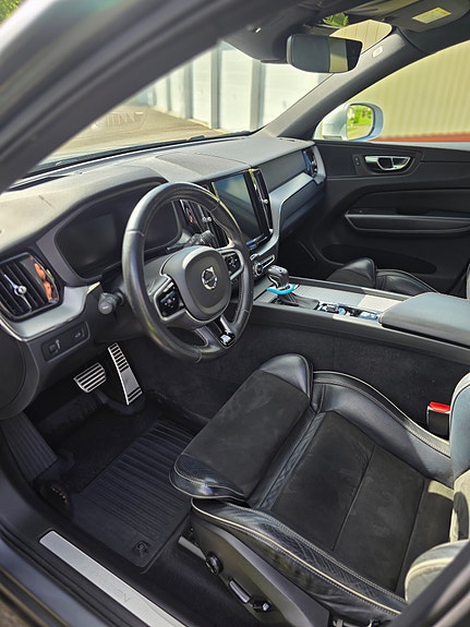 Volvo XC60 4 of 5
