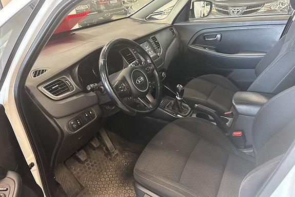 Kia Carens 7 of 12