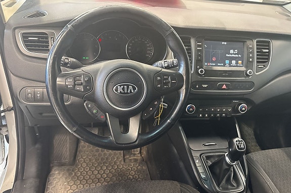 Kia Carens 8 of 12