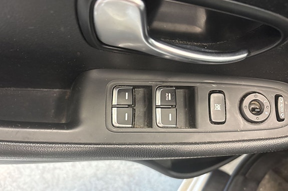 Kia Carens 9 of 12
