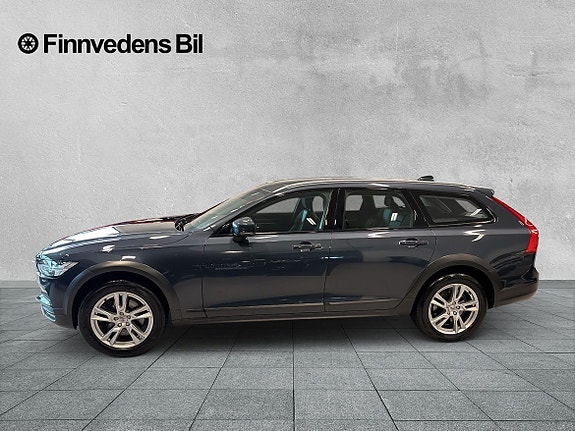 Volvo V90 Cross Country 2 of 5