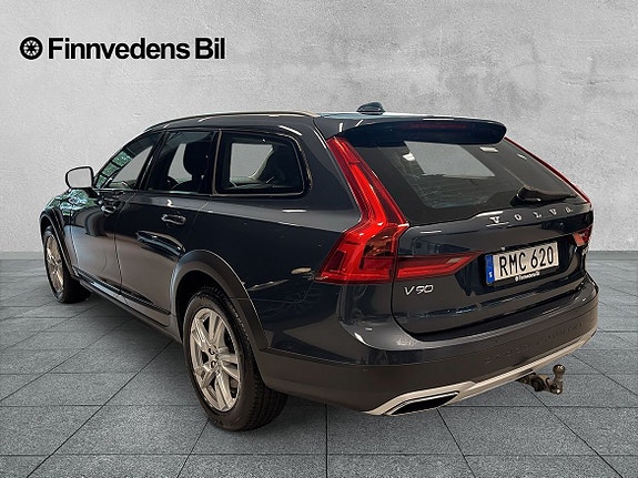 Volvo V90 Cross Country 3 of 5