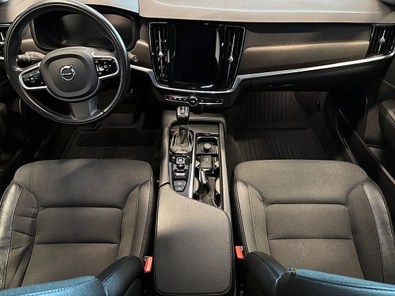 Volvo V90 Cross Country 7 of 12